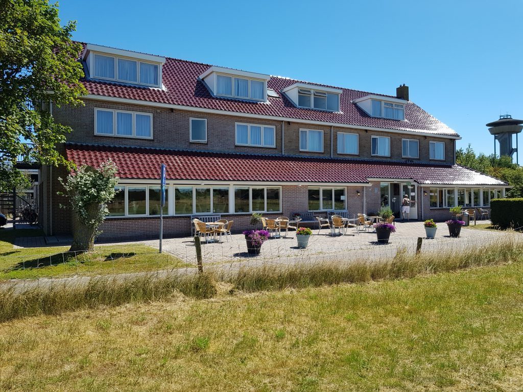 hotel bos en duinzicht op ameland